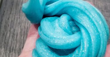 Des idées d’activités créatives à faire à la maison Faire du slime sans colle