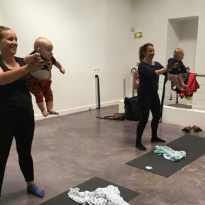 Gym maman bébé avec a Little Family