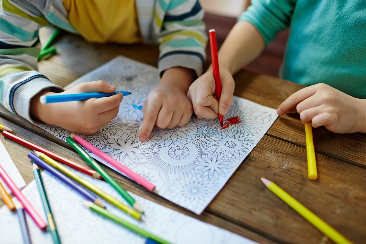 colorier des mandalas en famille