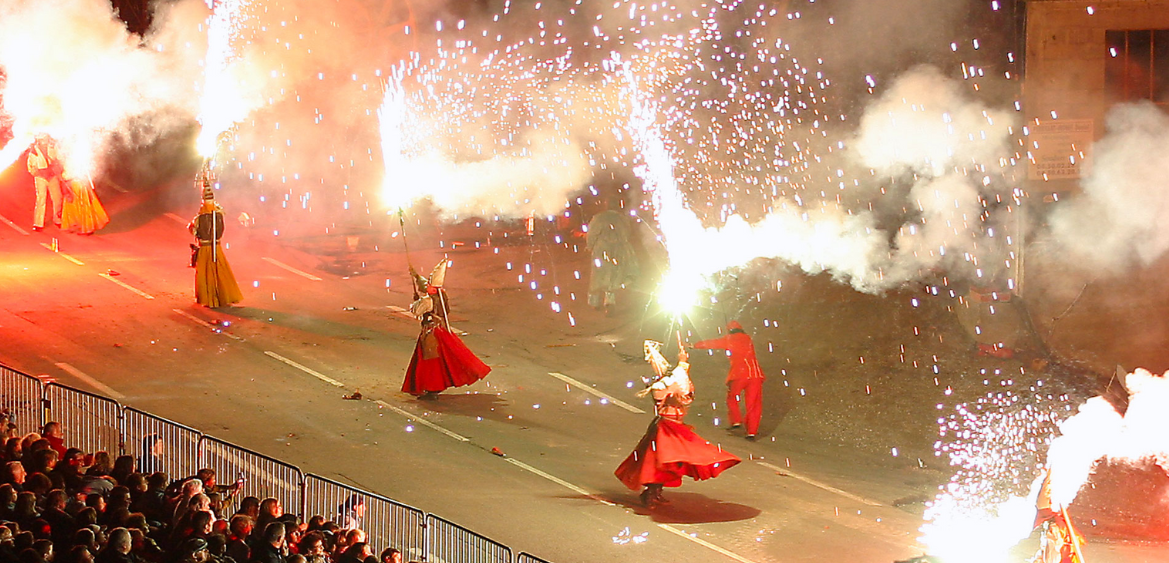 Nuit de lumière, un spectacle nocturne pyrotechnique et musical par la Cie Karnavires