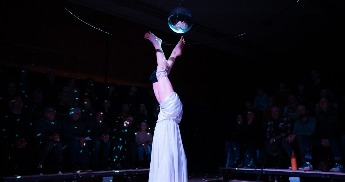 Des nuits pour voir le jour : cirque et théâtre à Archaos