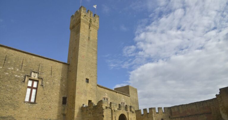 Un Château Fort en Été : visite insolite du Château de l&rsquo;Empéri, art et architecture