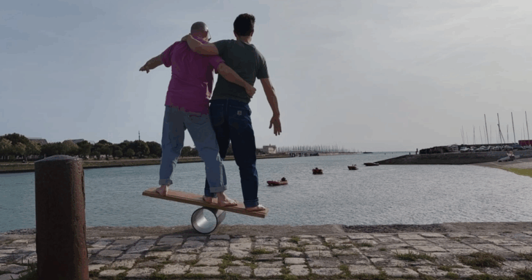 En liesse : duo de cirque sur rolla bolla à partir de 10 ans