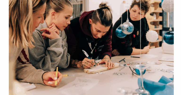 Crée ton oiseau en bois suspendu : atelier créatif et éco-responsable à Aubagne