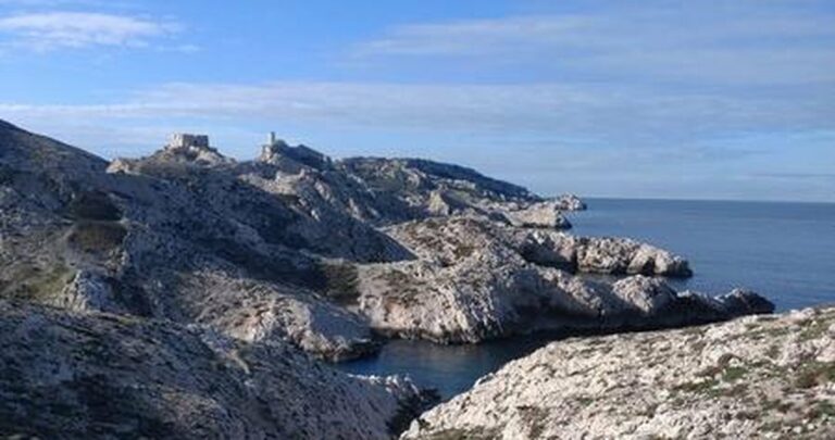 Circuit pédestre à la découverte de l’archipel du Frioul et de son patrimoine maritime