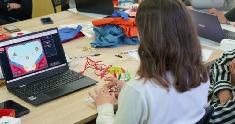 FamilyTech a la Friche la Belle de Mai : des ateliers jeux video en famille