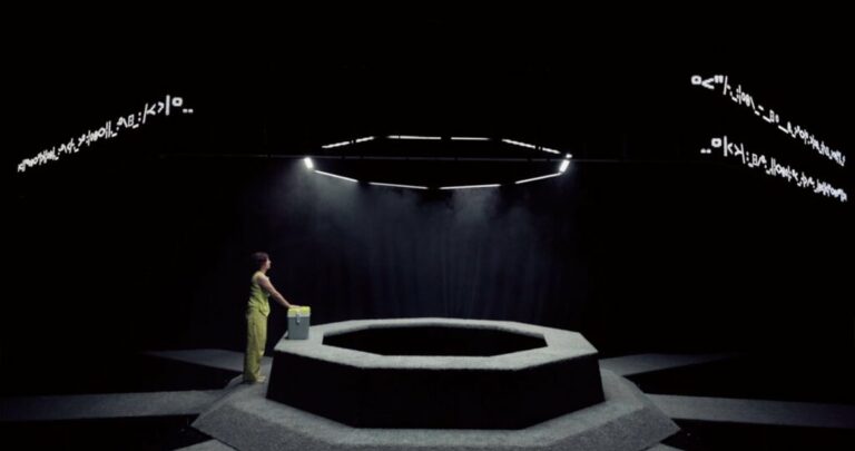 Rabbit Hole : un spectacle et une installation en réalité augmentée sur nos addictions aux écrans