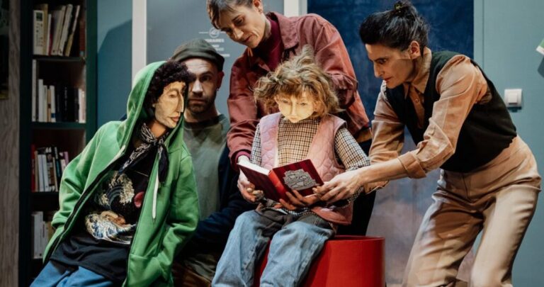 Vents Contraires : sauver la bibliothèque menacée, théâtre et marionnettes dès 7 ans à L&rsquo;Usine