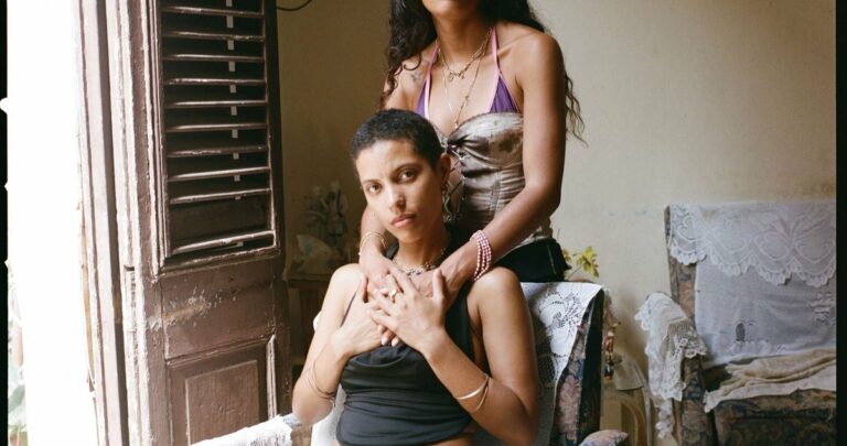 Ibeyi en concert à l&rsquo;Espace Julien : les jumelles franco-cubaines présentent « Offering »