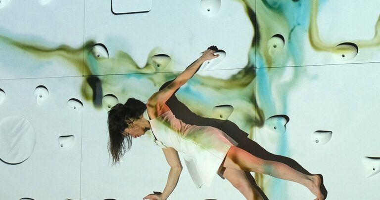Amour au temps de l&rsquo;algorithme : cirque, danse verticale et vidéo pour les ados au Théâtre des Salins à Martigues