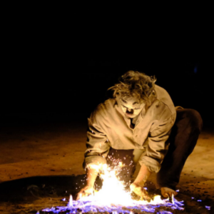 IGNIS : un clown et du feu sous le chapiteau du Domaine de Fontblanche à Vitrolles,