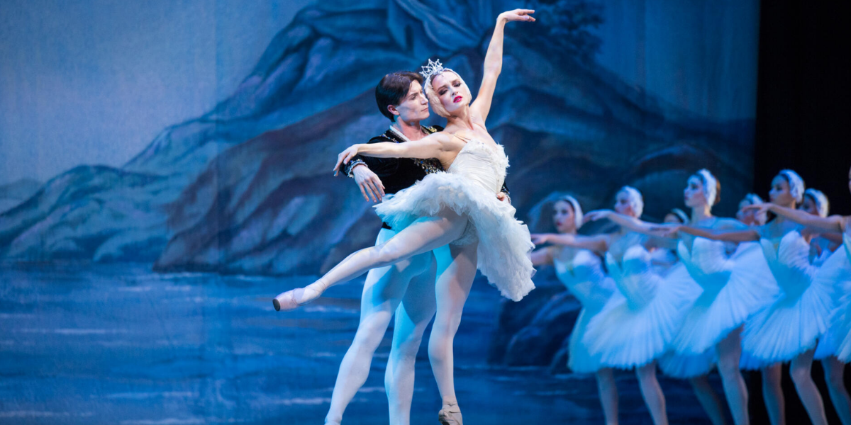 Le Lac des cygnes par l'International Festival Ballet, avec orchestre live, au Cepac Silo