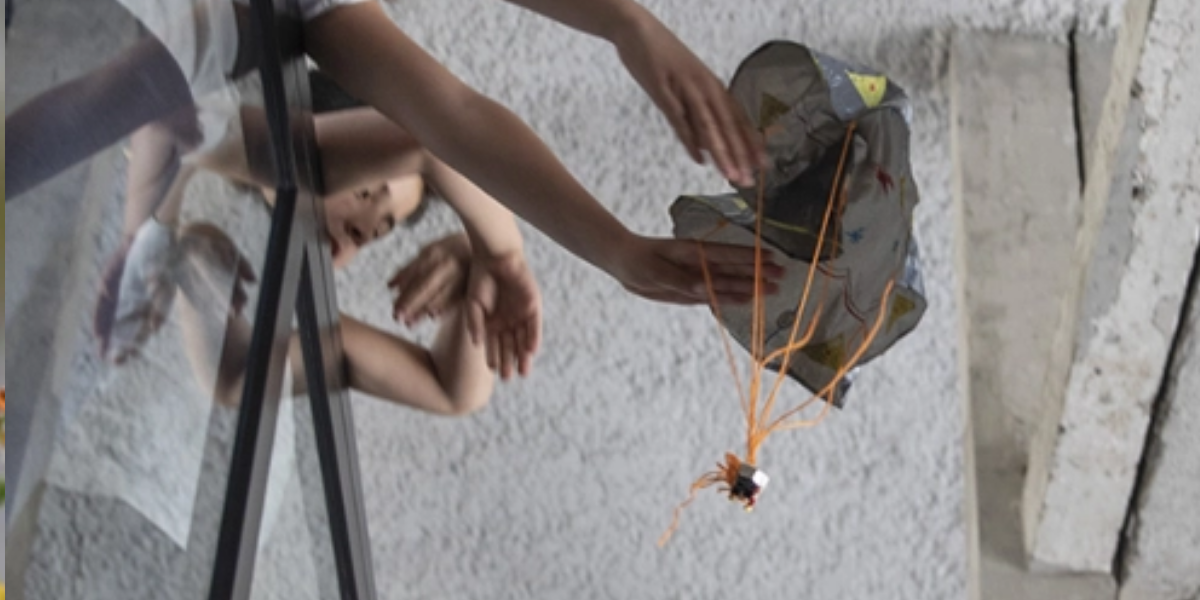 Parachutes : en chute libre avec les figurines à Explora Provence, Gardanne