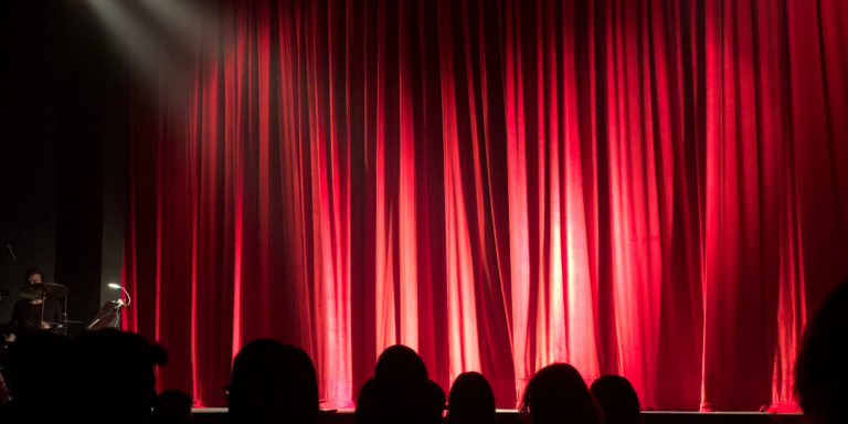 Spectacle « Sorcière Poule Poule » par Kayro à la bibliothèque du Merlan