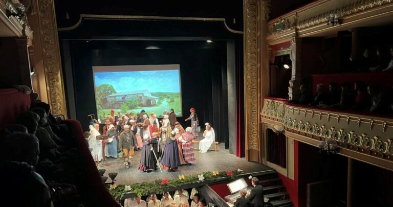 La Pastorale au théâtre de Tarascon : les santons de la crèche prennent vie