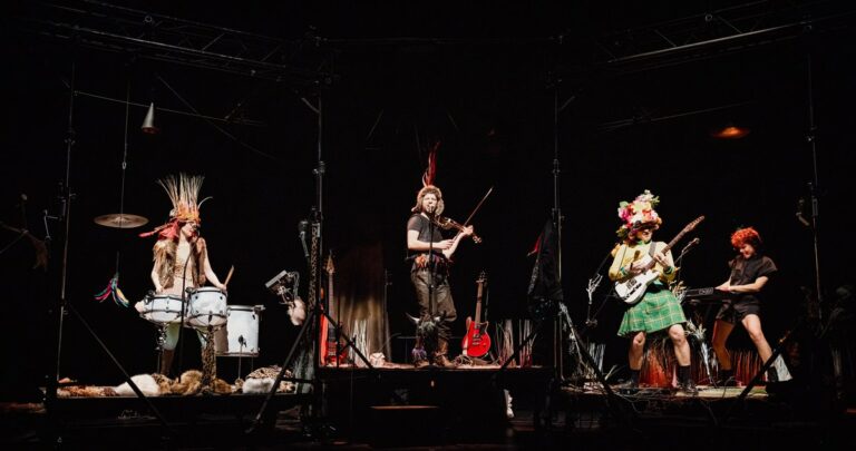 En Apparence : le concert pop et visuel de Tony Melvil au Théâtre Massalia, dès 7 ans