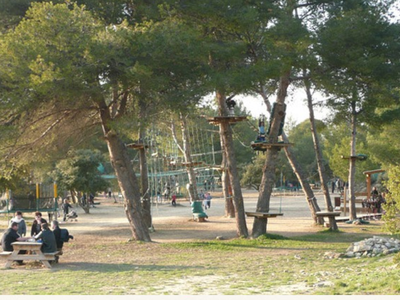 Parc de Figuerolles à Martigues : ferme, poneys et aires de jeux au bord de l'étang