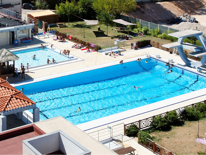 Piscine Alex Jany à Vitrolles : la piscine d'été avec pataugeoire