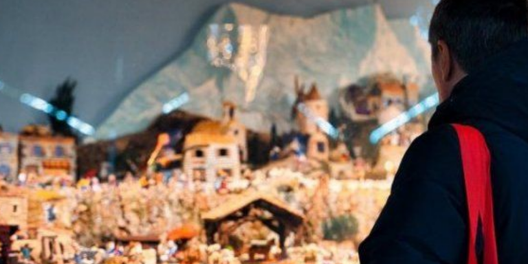 Crèche des santonniers sur le cours Mirabeau : la crèche provençale des artisans aixois